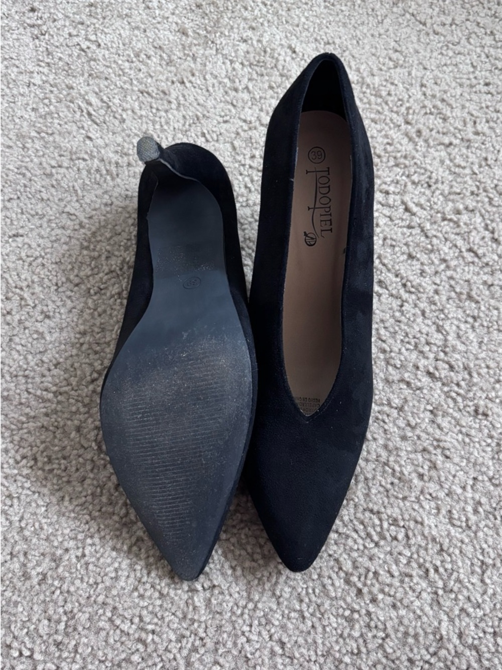 Black Pointed Toe Women's Pumps - Picture 2 of 4